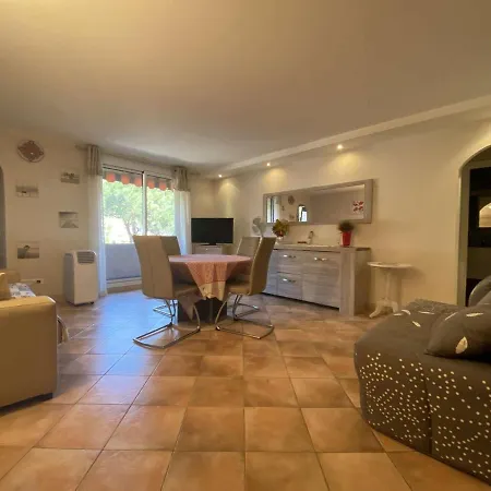 Saint-maxime Centre: T2 - 4 Couchages Avec Parking Et A Pied - Fr-1-226-483 Апартаменты