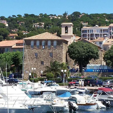 Appartement Saint-maxime Centre: T2 - 4 Couchages Avec Parking Et A Pied - Fr-1-226-483 *