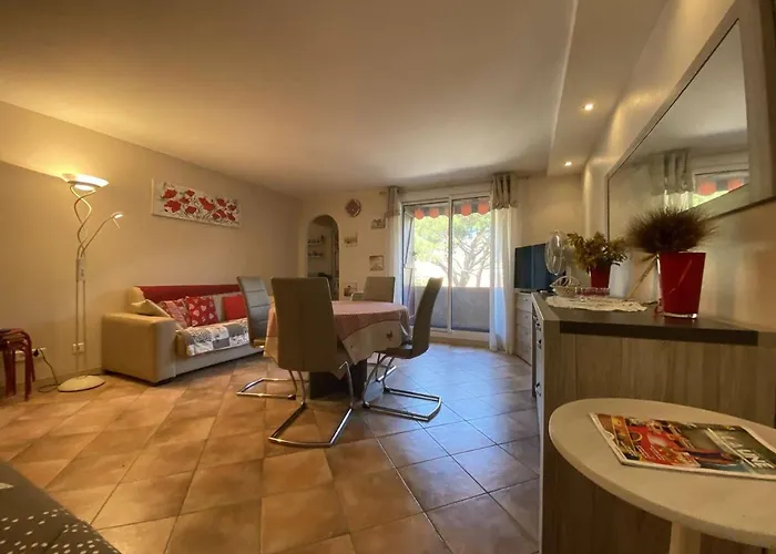 Apartment Saint-maxime Centre: T2 - 4 Couchages Avec Parking Et A Pied - Fr-1-226-483 *