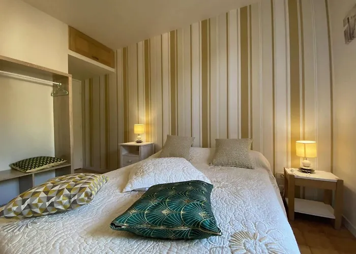 Saint-maxime Centre: T2 - 4 Couchages Avec Parking Et A Pied - Fr-1-226-483 * Sainte-Maxime