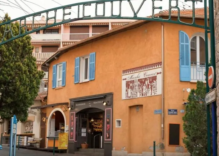 Appartement Saint-maxime Centre: T2 - 4 Couchages Avec Parking Et A Pied - Fr-1-226-483 *